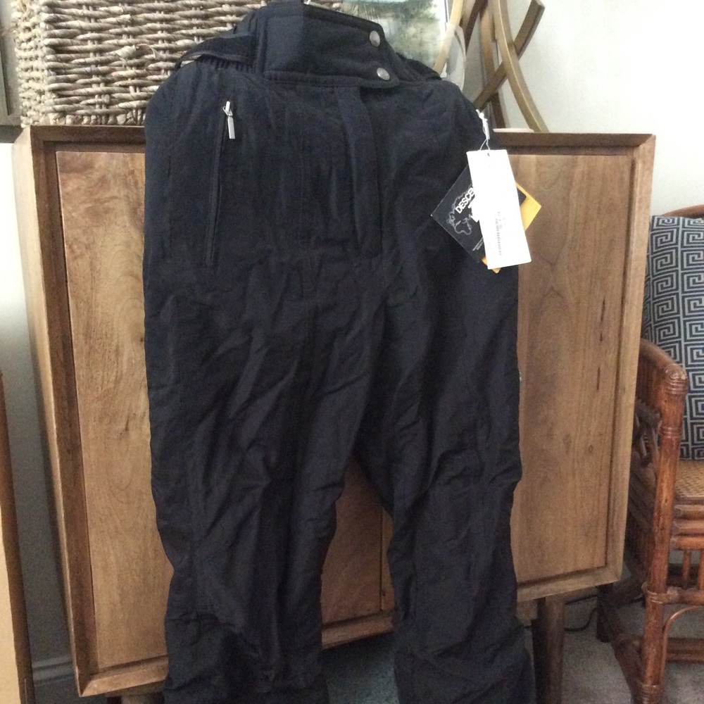 Athletic snow pants